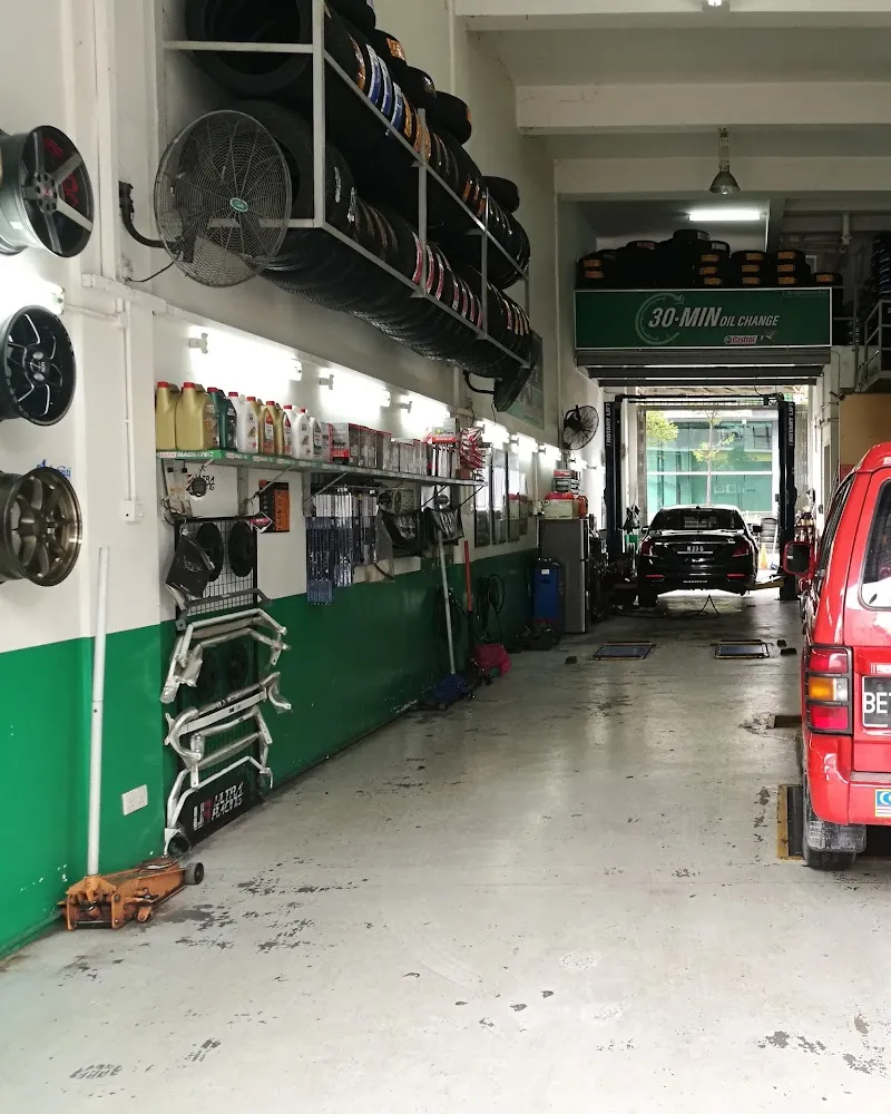 Castrol Auto Service Workshop - JS Tyre Auto Service in Petaling Jaya